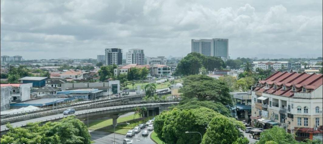 Roxy Hotel & Apartments Kuching Exterior photo