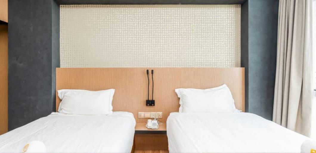 Roxy Hotel & Apartments Kuching Exterior photo