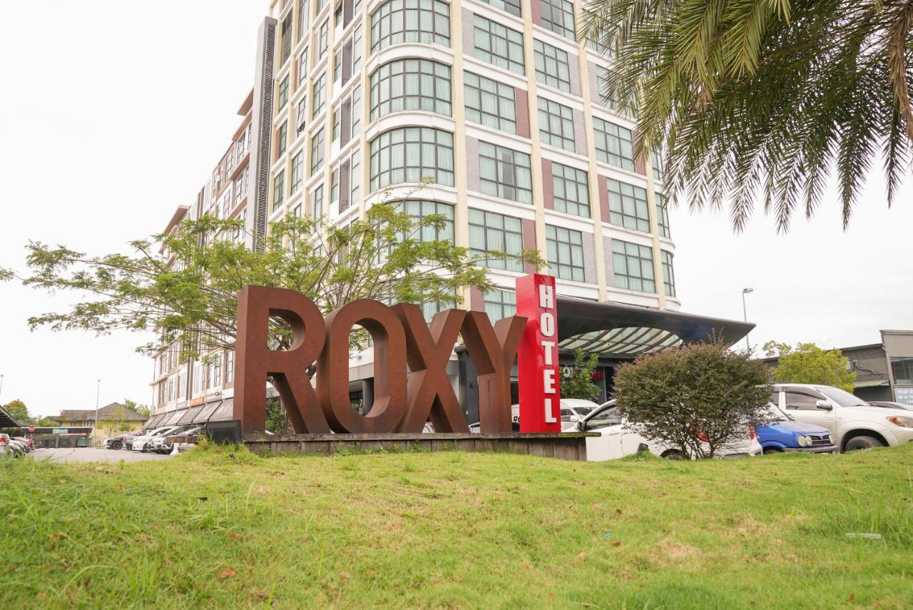 Roxy Hotel & Apartments Kuching Exterior photo