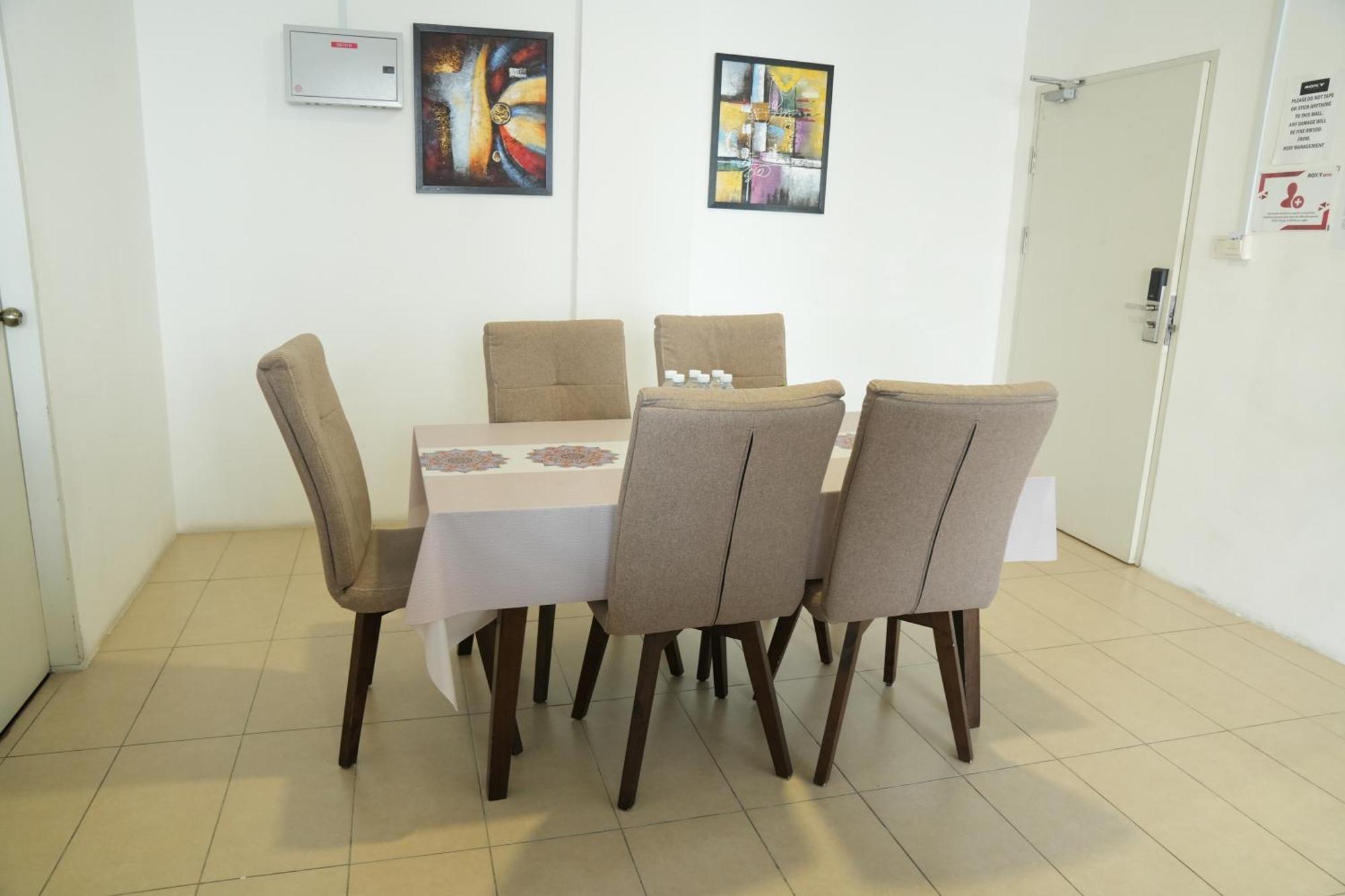 Roxy Hotel & Apartments Kuching Exterior photo