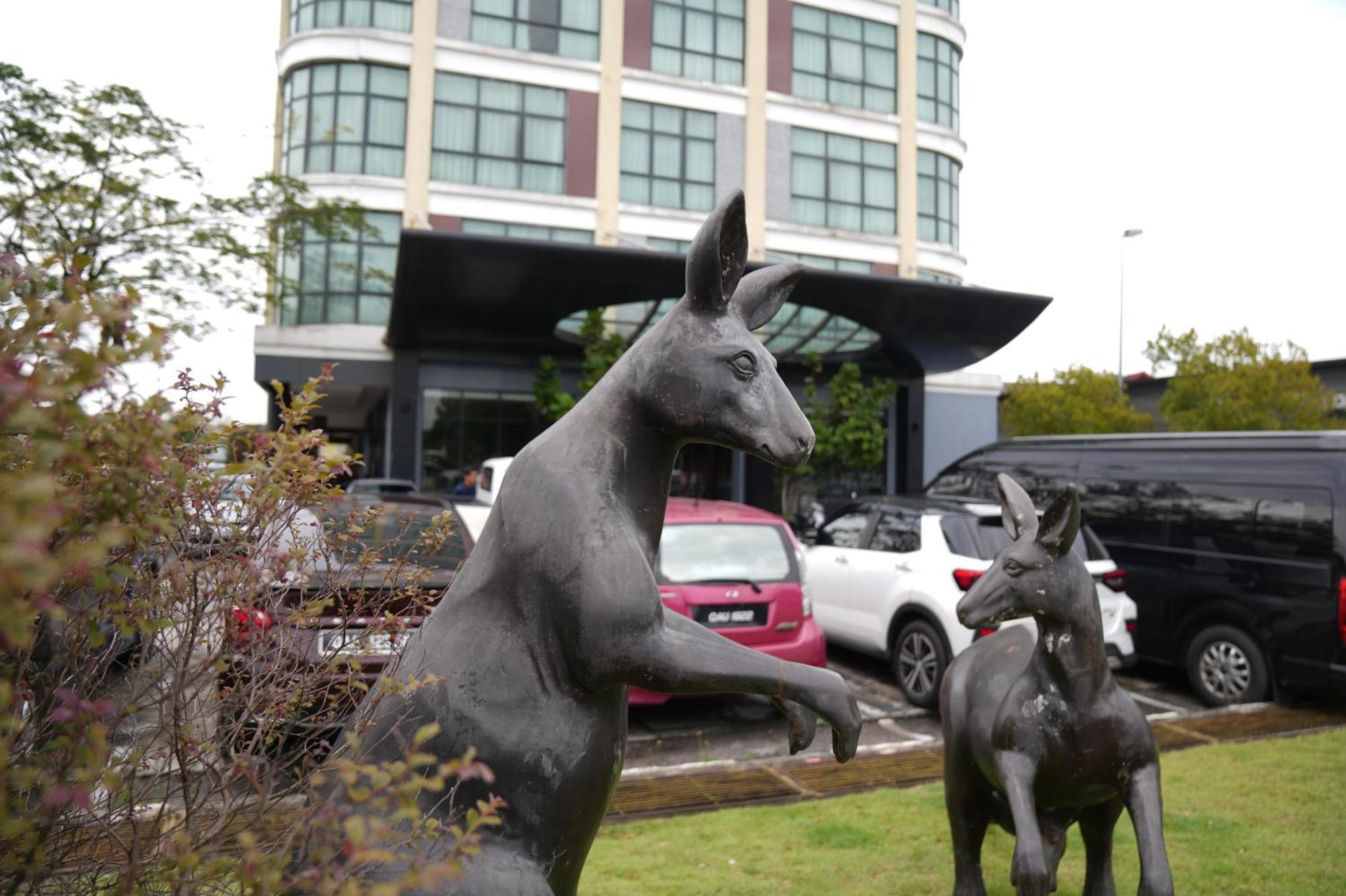 Roxy Hotel & Apartments Kuching Exterior photo