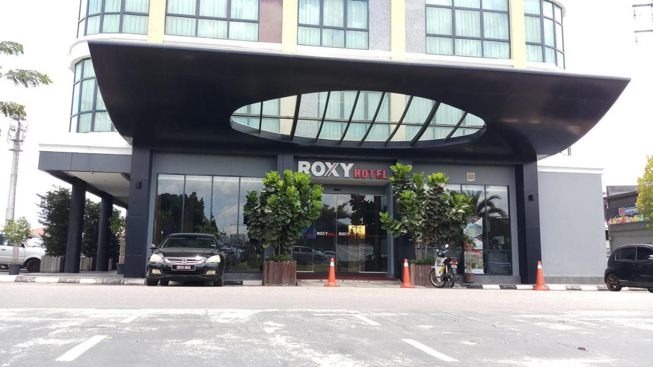 Roxy Hotel & Apartments Kuching Exterior photo