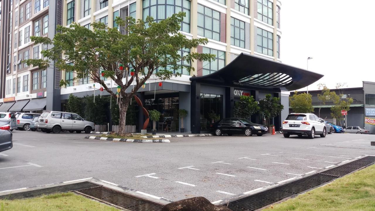 Roxy Hotel & Apartments Kuching Exterior photo